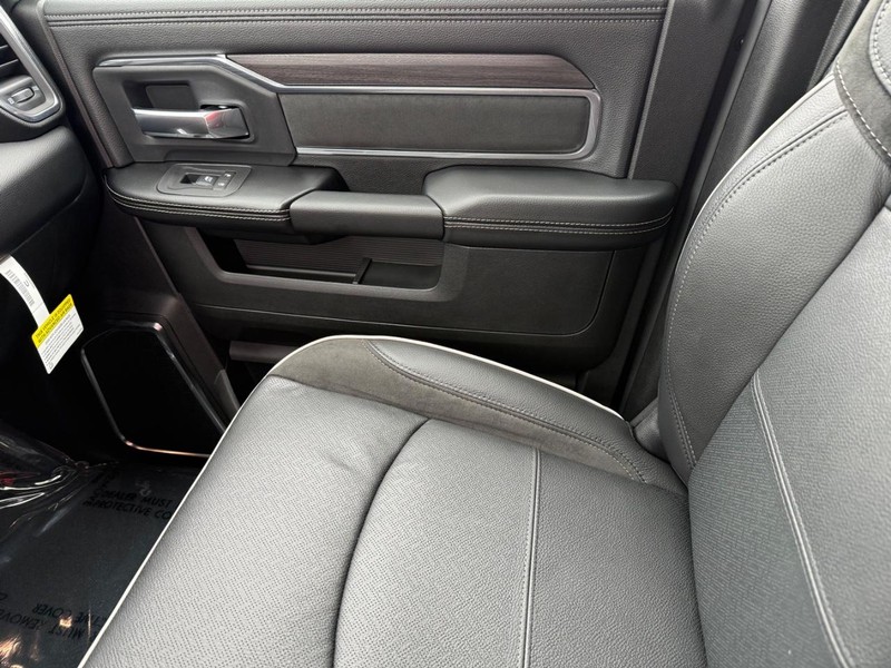 Ram 2500 Vehicle Full-screen Gallery Image 27