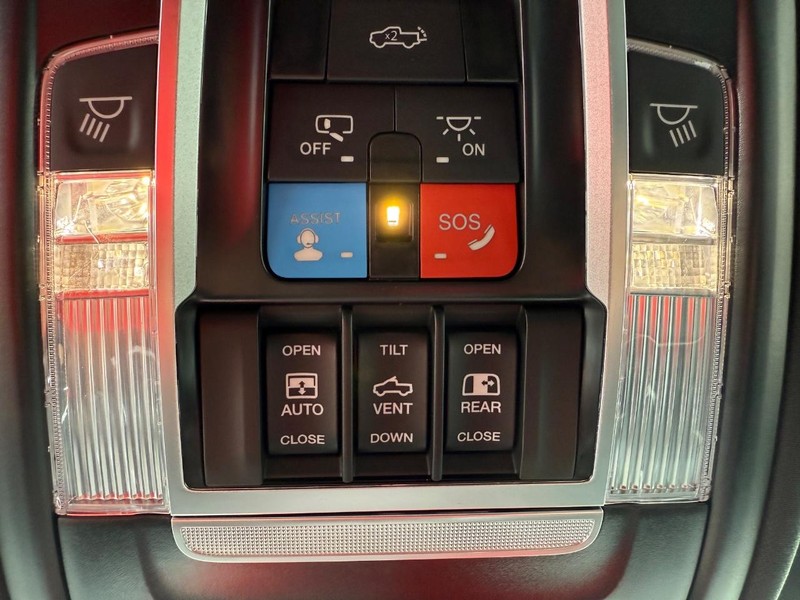 Ram 2500 Vehicle Full-screen Gallery Image 28