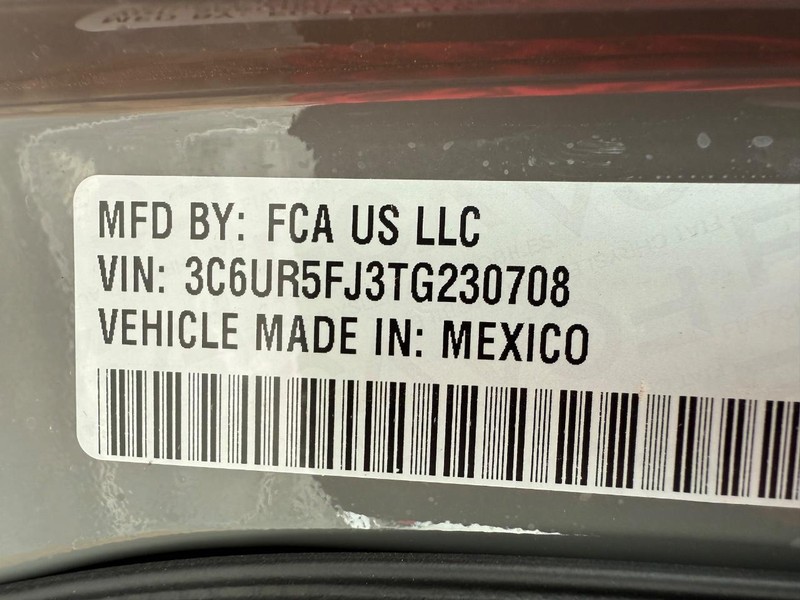 Ram 2500 Vehicle Full-screen Gallery Image 32