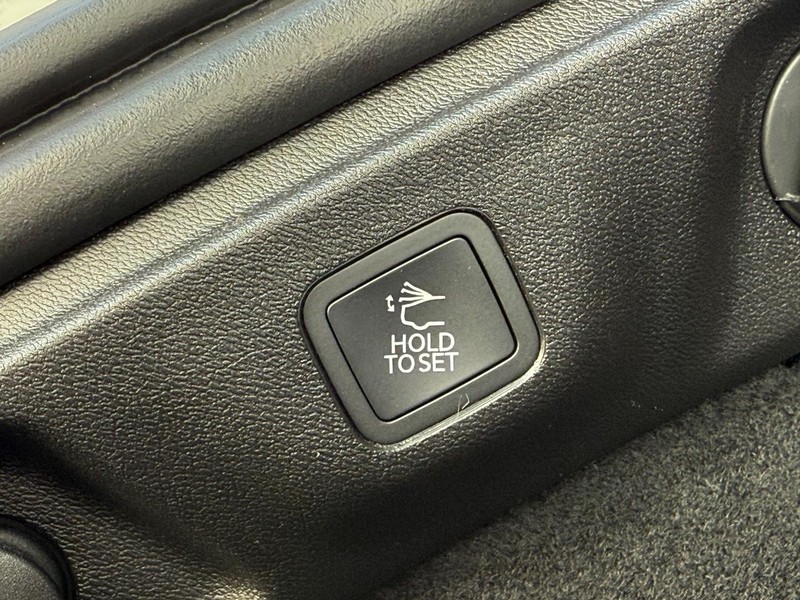 Dodge Charger Vehicle Full-screen Gallery Image 8