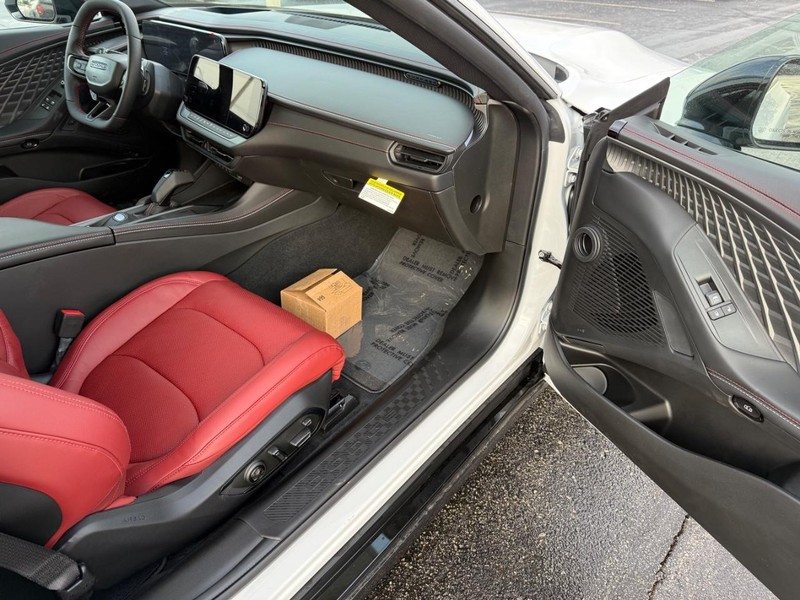 Dodge Charger Vehicle Full-screen Gallery Image 13