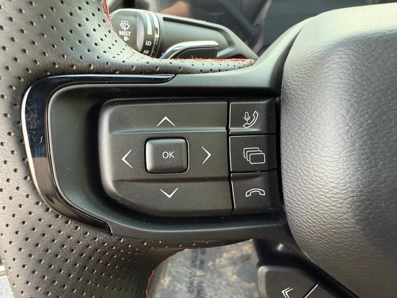 Dodge Charger Vehicle Full-screen Gallery Image 19