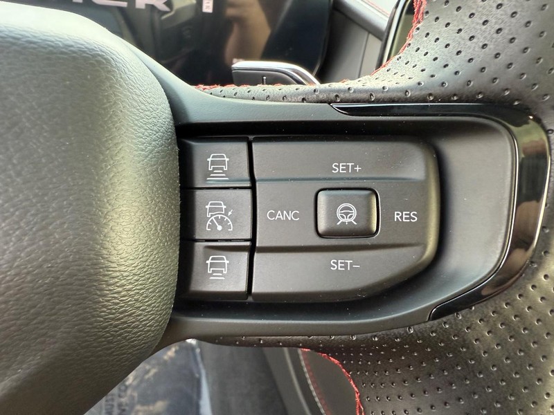 Dodge Charger Vehicle Full-screen Gallery Image 20