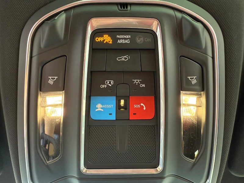 Dodge Charger Vehicle Full-screen Gallery Image 26