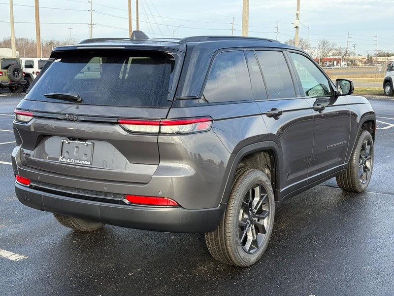 Jeep Grand Cherokee Vehicle Full-screen Gallery Image 3