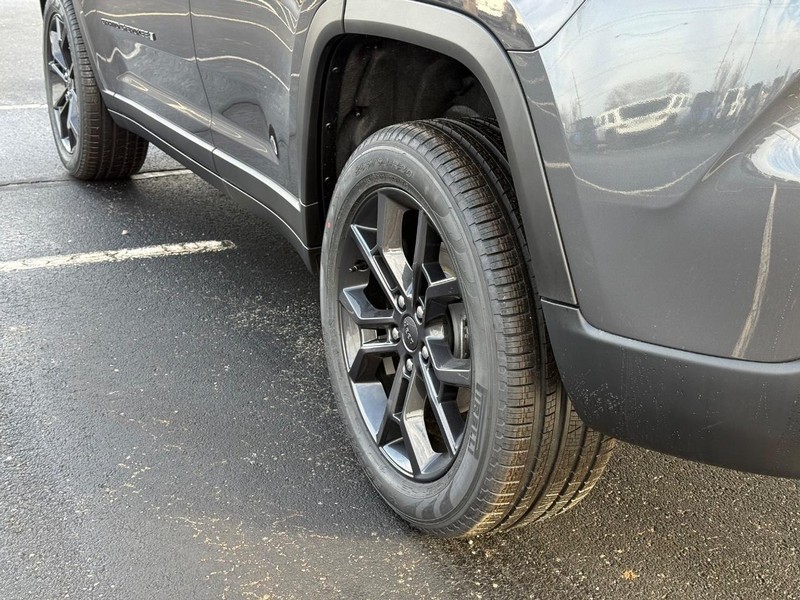 Jeep Grand Cherokee Vehicle Full-screen Gallery Image 6