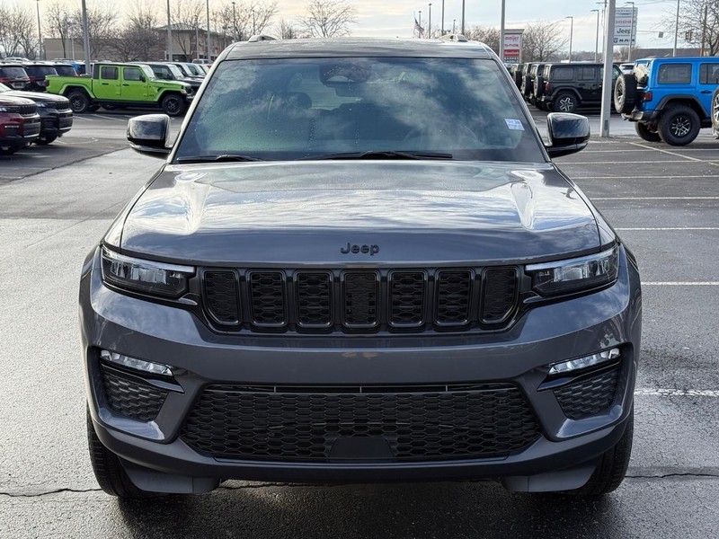 Jeep Grand Cherokee Vehicle Full-screen Gallery Image 10