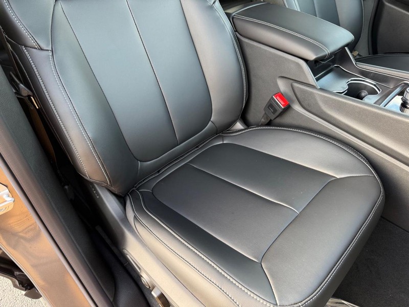 Jeep Grand Cherokee Vehicle Full-screen Gallery Image 17