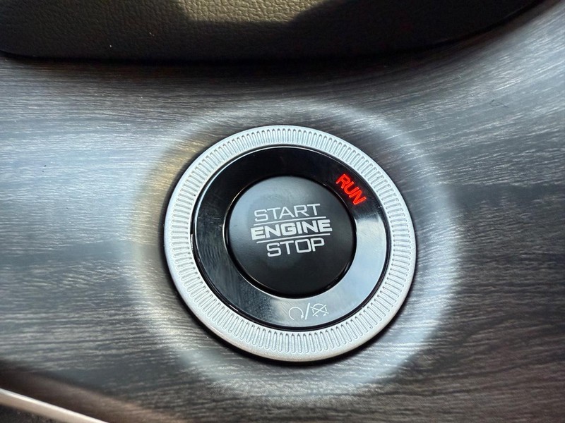 Jeep Grand Cherokee Vehicle Full-screen Gallery Image 23