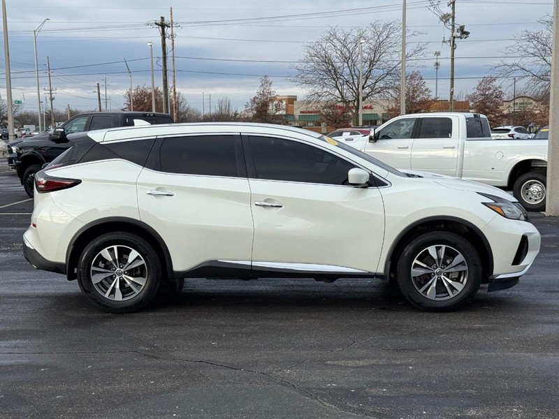 Nissan Murano Vehicle Full-screen Gallery Image 2
