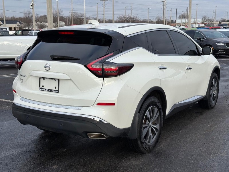 Nissan Murano Vehicle Full-screen Gallery Image 3
