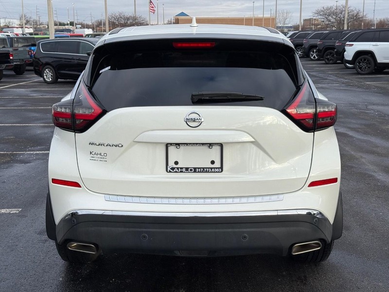Nissan Murano Vehicle Full-screen Gallery Image 4