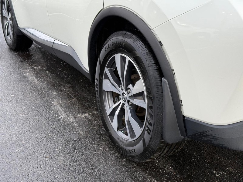 Nissan Murano Vehicle Full-screen Gallery Image 6