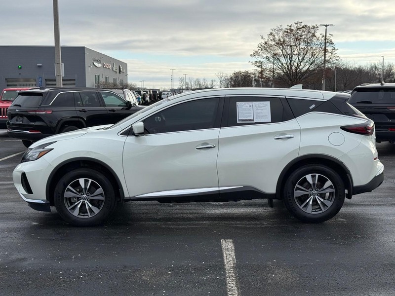 Nissan Murano Vehicle Full-screen Gallery Image 8