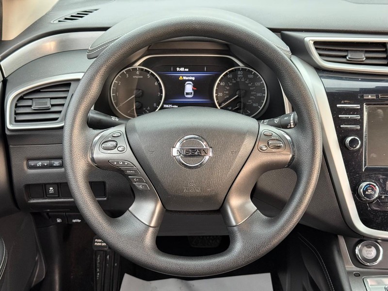 Nissan Murano Vehicle Full-screen Gallery Image 14