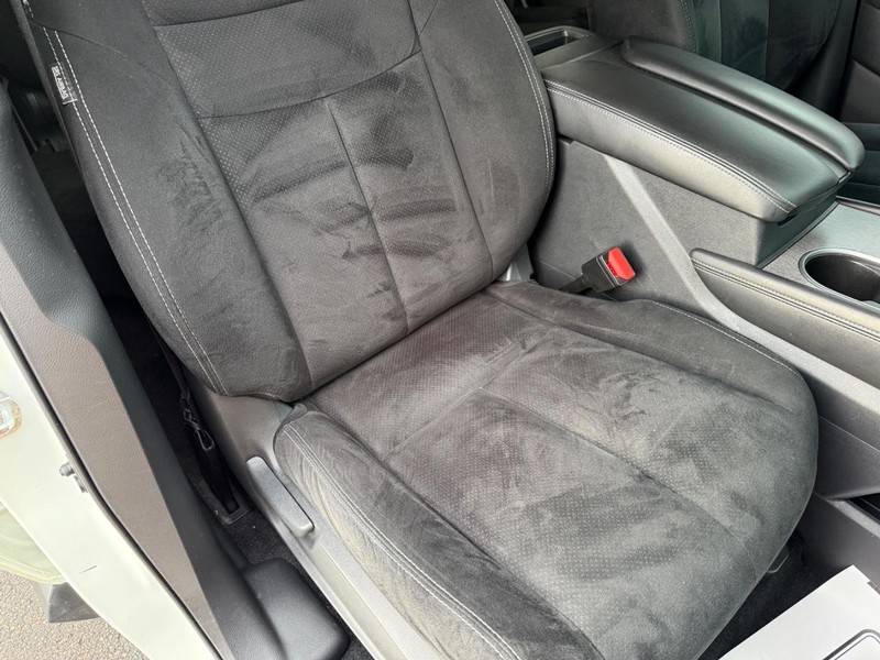 Nissan Murano Vehicle Full-screen Gallery Image 16