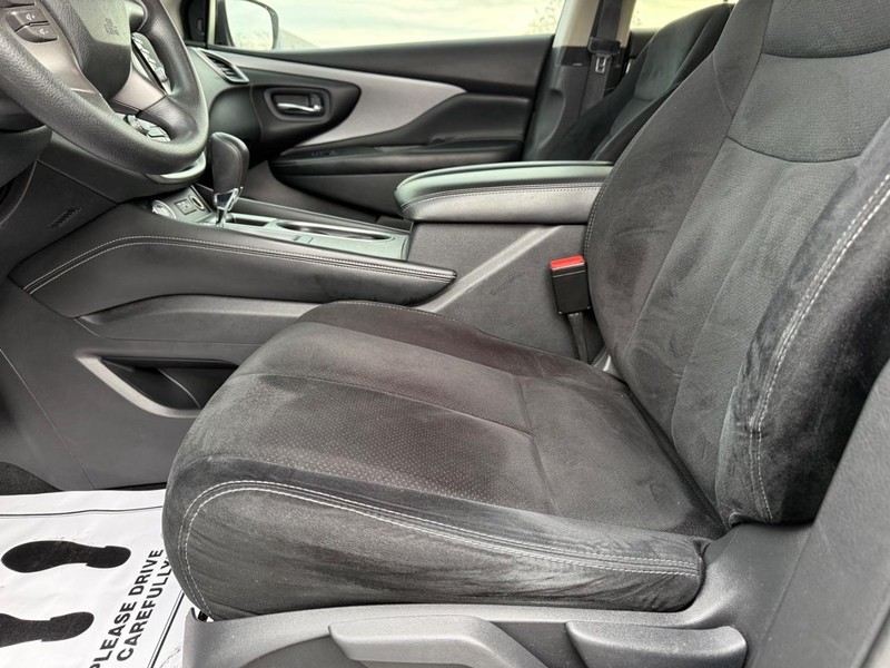 Nissan Murano Vehicle Full-screen Gallery Image 18