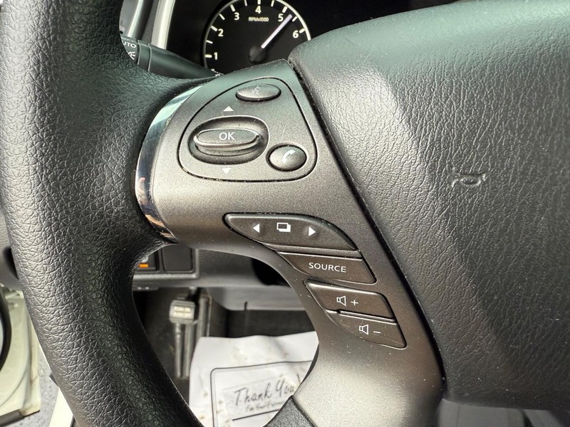 Nissan Murano Vehicle Full-screen Gallery Image 20