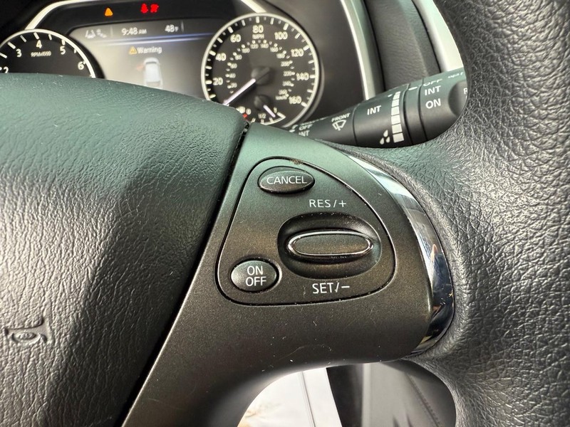 Nissan Murano Vehicle Full-screen Gallery Image 21