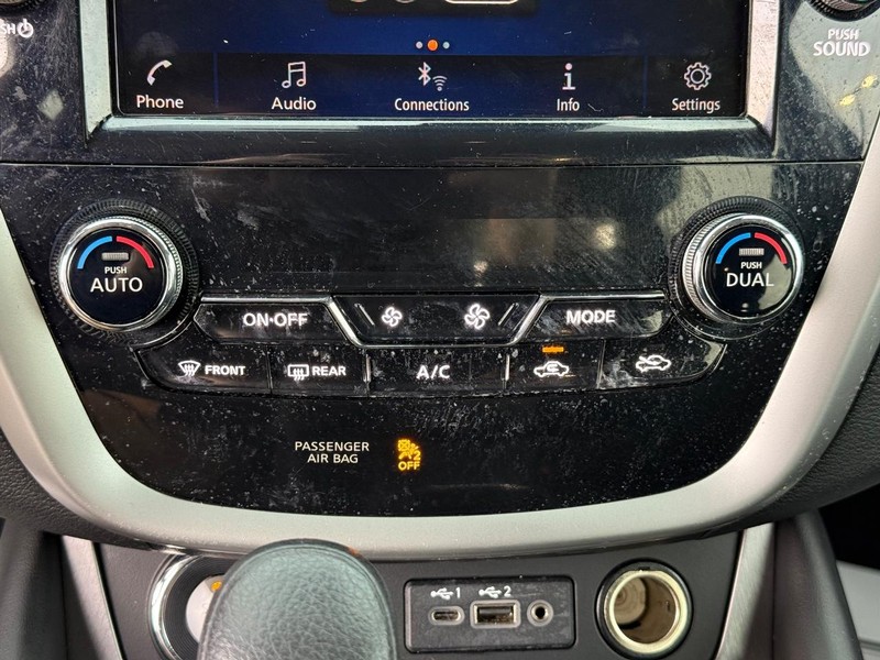 Nissan Murano Vehicle Full-screen Gallery Image 25