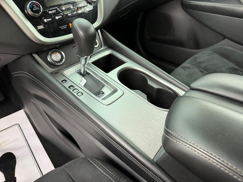 Nissan Murano Vehicle Full-screen Gallery Image 26