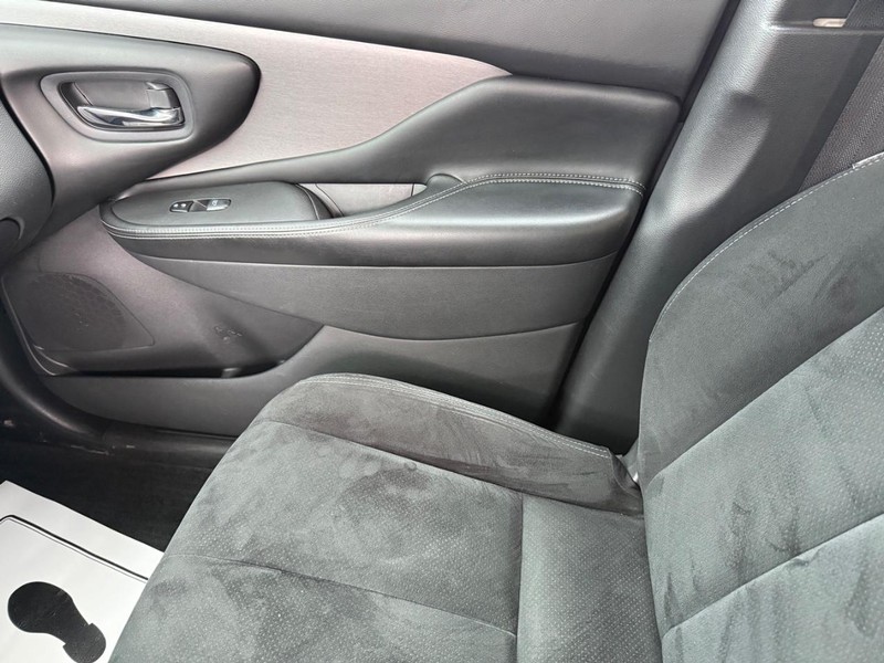 Nissan Murano Vehicle Full-screen Gallery Image 27