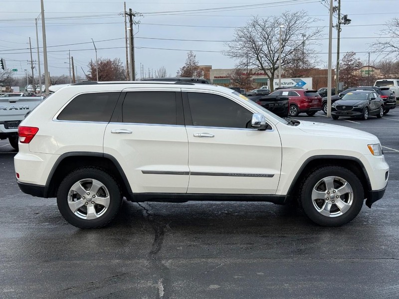 Jeep Grand Cherokee Vehicle Full-screen Gallery Image 2