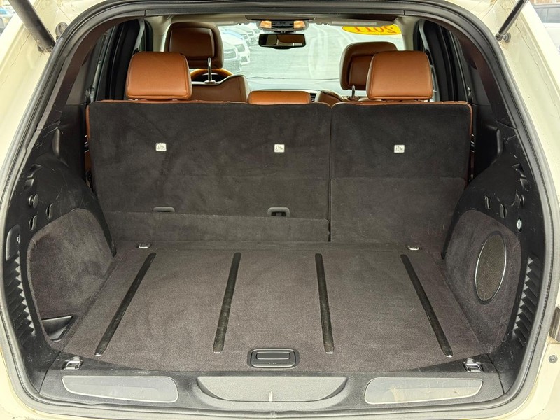 Jeep Grand Cherokee Vehicle Full-screen Gallery Image 7