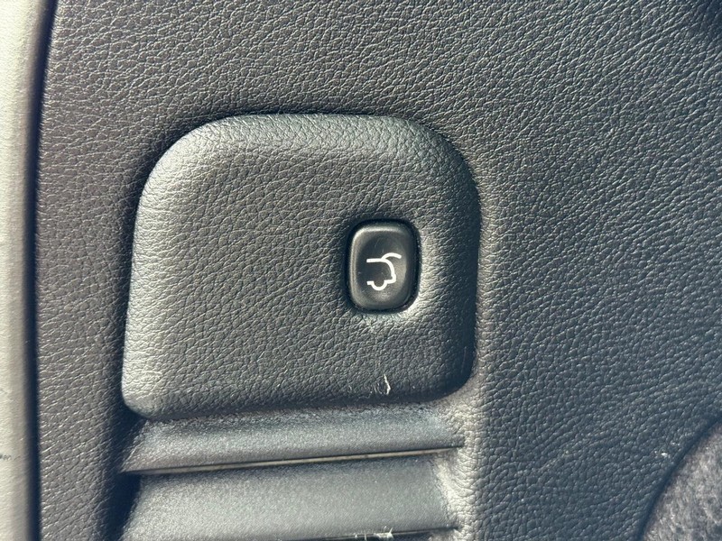 Jeep Grand Cherokee Vehicle Full-screen Gallery Image 8