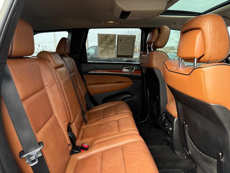 Jeep Grand Cherokee Vehicle Full-screen Gallery Image 12