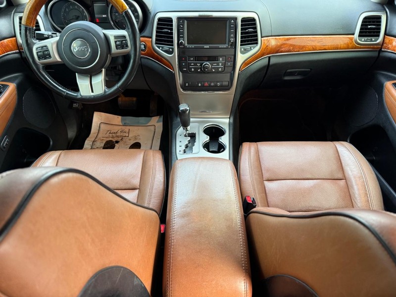 Jeep Grand Cherokee Vehicle Full-screen Gallery Image 15