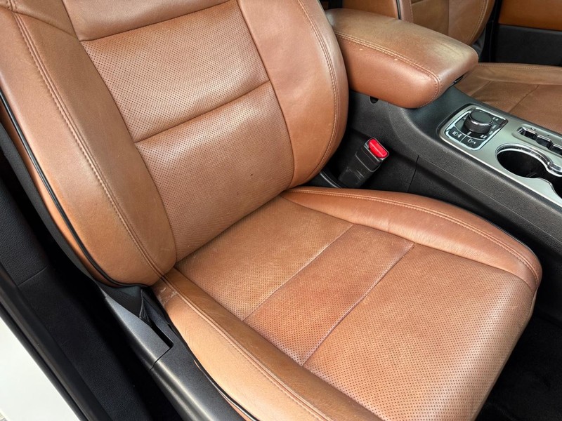 Jeep Grand Cherokee Vehicle Full-screen Gallery Image 18