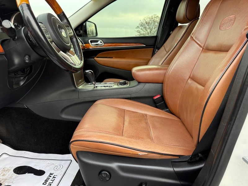 Jeep Grand Cherokee Vehicle Full-screen Gallery Image 20