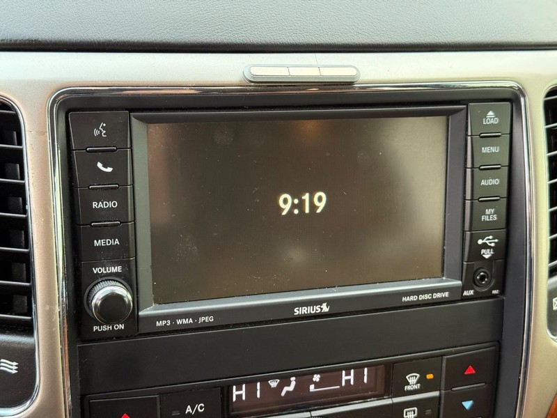 Jeep Grand Cherokee Vehicle Full-screen Gallery Image 26