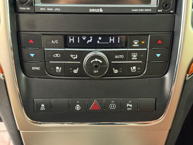 Jeep Grand Cherokee Vehicle Full-screen Gallery Image 28