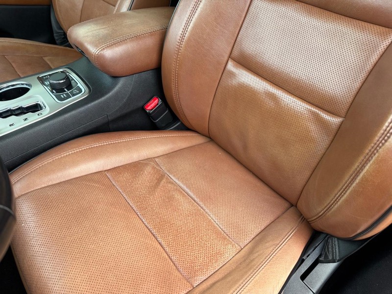 Jeep Grand Cherokee Vehicle Full-screen Gallery Image 34