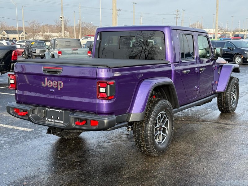 Jeep Gladiator Vehicle Full-screen Gallery Image 3