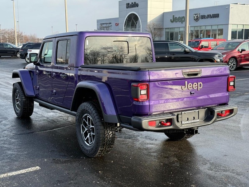Jeep Gladiator Vehicle Full-screen Gallery Image 5