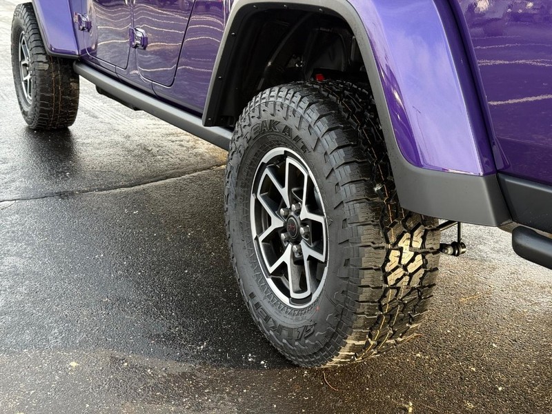 Jeep Gladiator Vehicle Full-screen Gallery Image 6