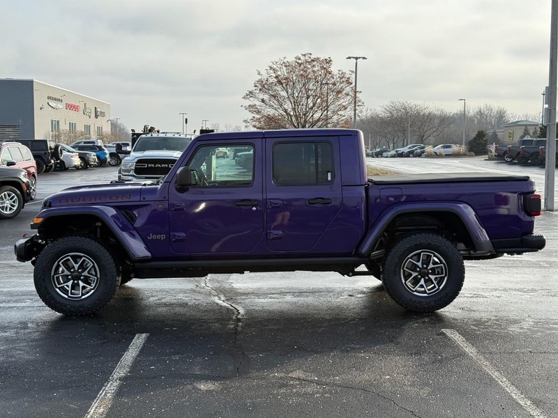Jeep Gladiator Vehicle Full-screen Gallery Image 8