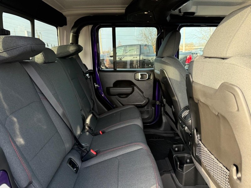 Jeep Gladiator Vehicle Full-screen Gallery Image 11