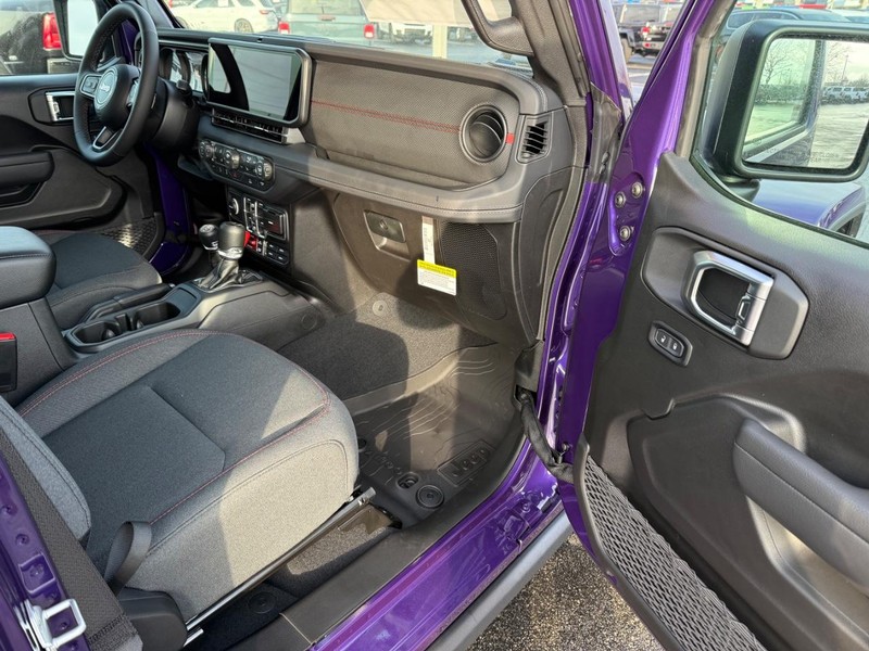 Jeep Gladiator Vehicle Full-screen Gallery Image 15