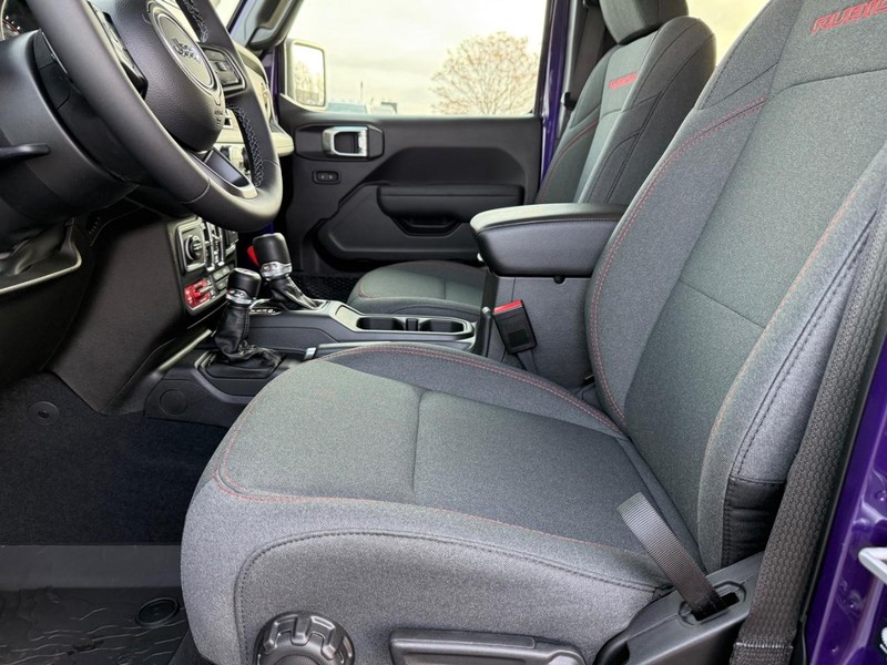 Jeep Gladiator Vehicle Full-screen Gallery Image 18