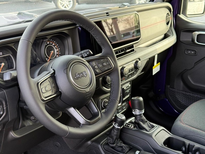 Jeep Gladiator Vehicle Full-screen Gallery Image 19