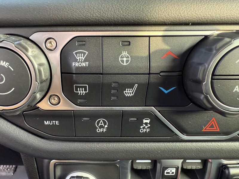 Jeep Gladiator Vehicle Full-screen Gallery Image 23