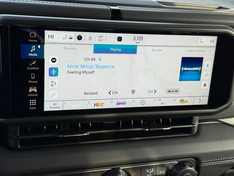 Jeep Gladiator Vehicle Full-screen Gallery Image 24