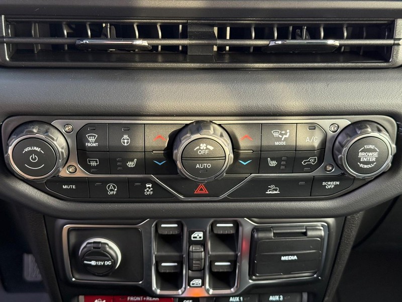 Jeep Gladiator Vehicle Full-screen Gallery Image 26