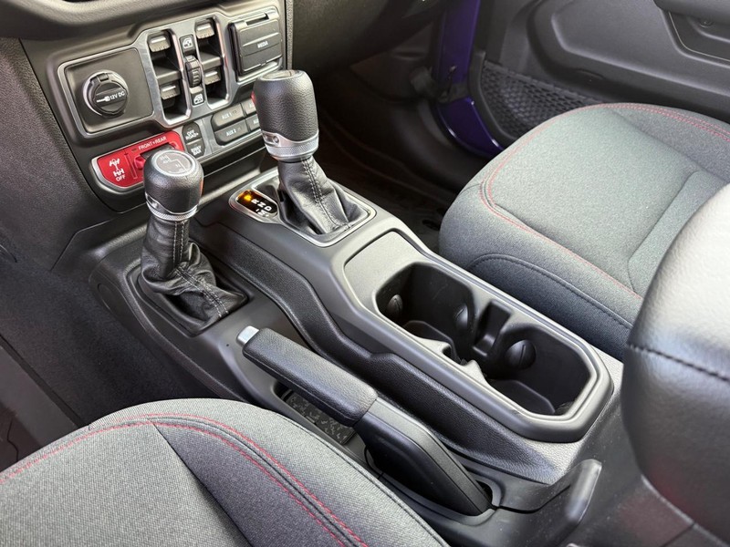 Jeep Gladiator Vehicle Full-screen Gallery Image 27