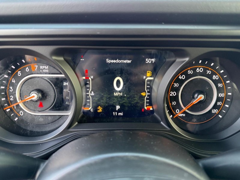 Jeep Gladiator Vehicle Full-screen Gallery Image 29