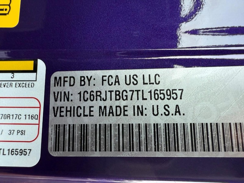 Jeep Gladiator Vehicle Full-screen Gallery Image 32